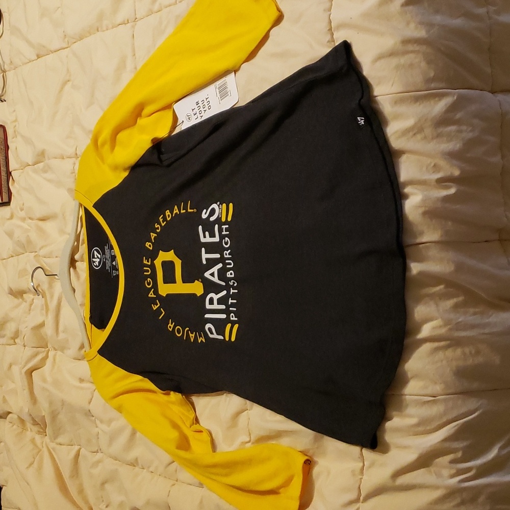 Women's Pittsburgh Pirates shirt